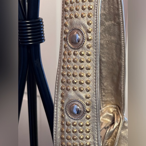 1980’s METALLIC GOLD leather VINTAGE studded bag with 🦁 LION HEAD studs - Picture 10 of 15
